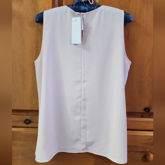Uniqlo drape sleeveless blouse - Picture 3 of 4